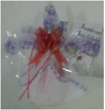 MINE CESTA  10 ITENS BOMBONS MÉDIO RECHEADOS R$ 20,00